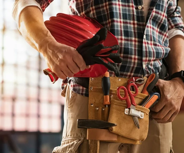 bricklayer-holding-construction-tools.jpg